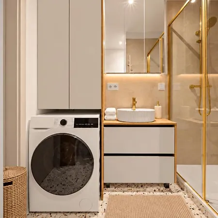 Modern With Balcony & Free Parking Apartment