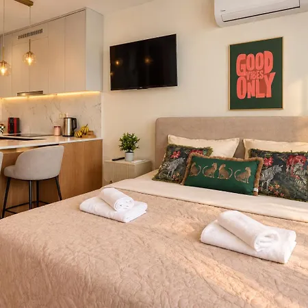 Modern With Balcony & Free Parking Pressburg